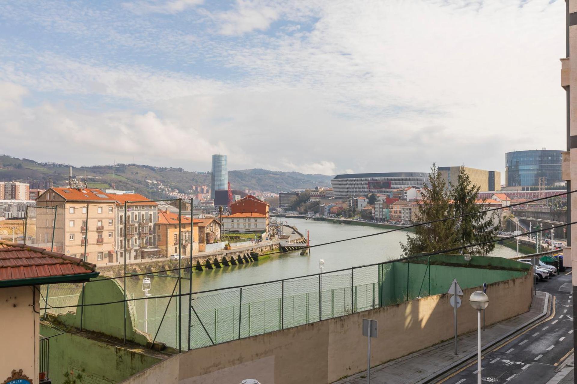 Akomodat En Apartamento Luminoso Junto Al Paseo De La Ria Bilbao Esterno foto