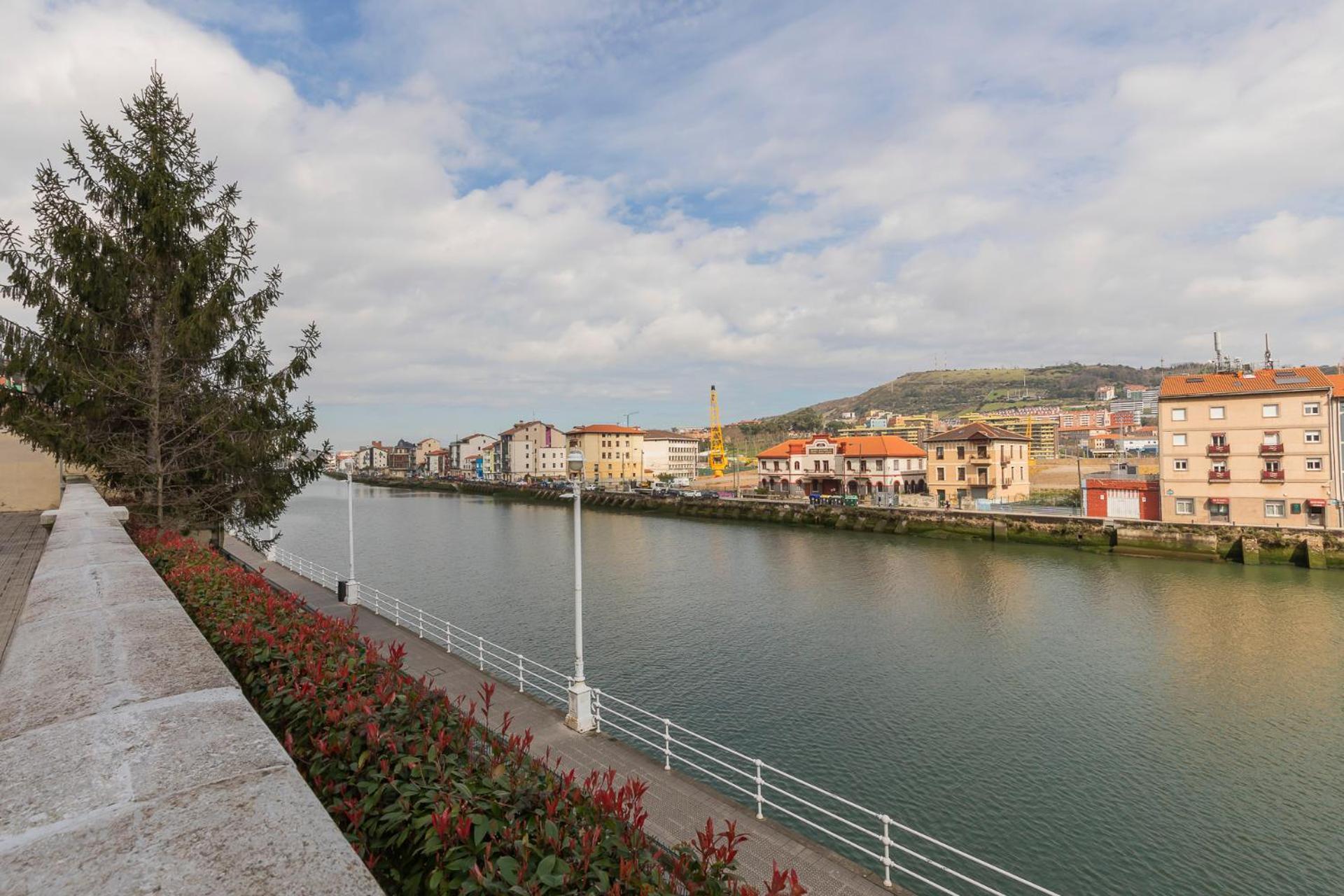 Akomodat En Apartamento Luminoso Junto Al Paseo De La Ria Bilbao Esterno foto