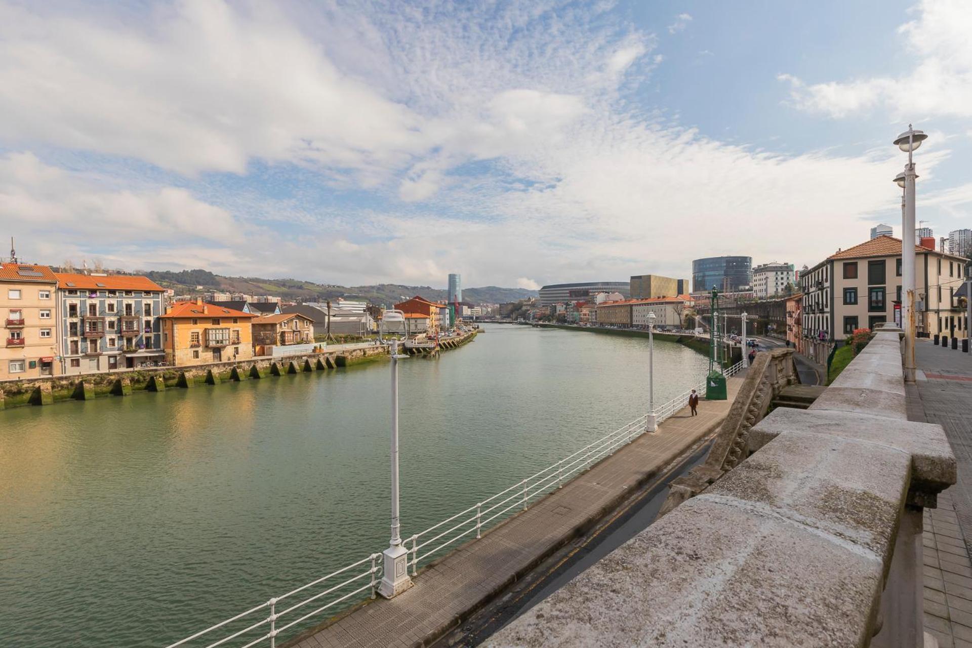 Akomodat En Apartamento Luminoso Junto Al Paseo De La Ria Bilbao Esterno foto