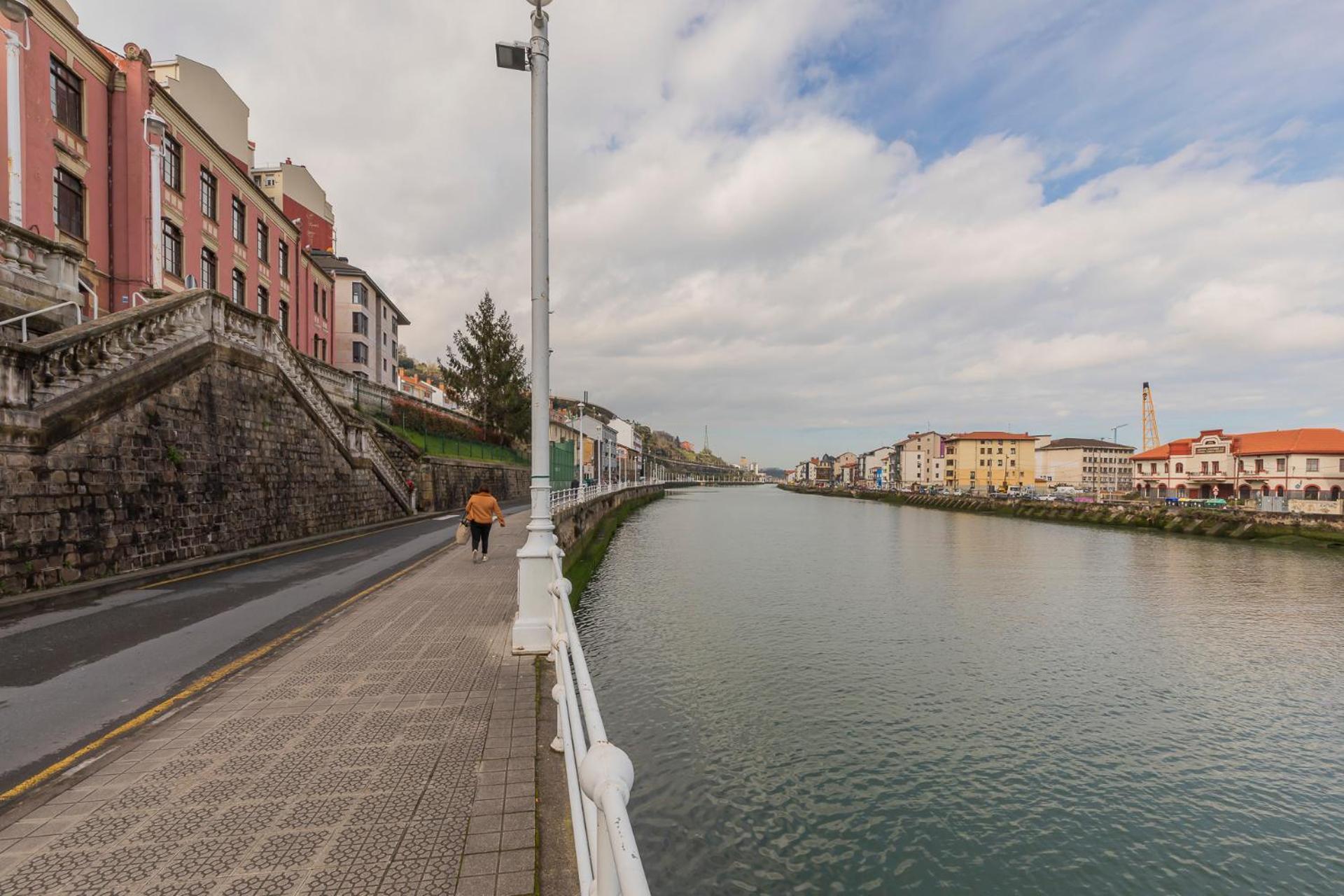 Akomodat En Apartamento Luminoso Junto Al Paseo De La Ria Bilbao Esterno foto